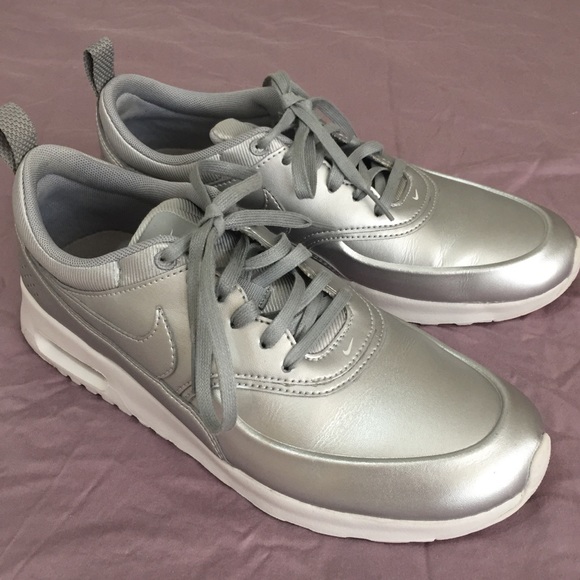 nike air max thea silver
